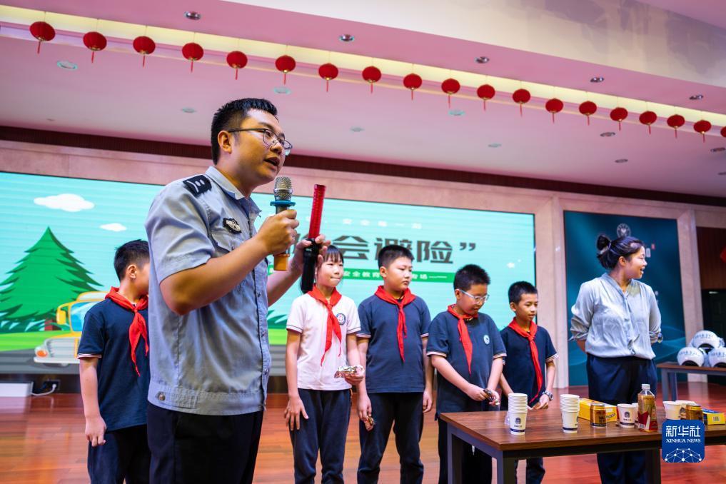 辉皇娱乐